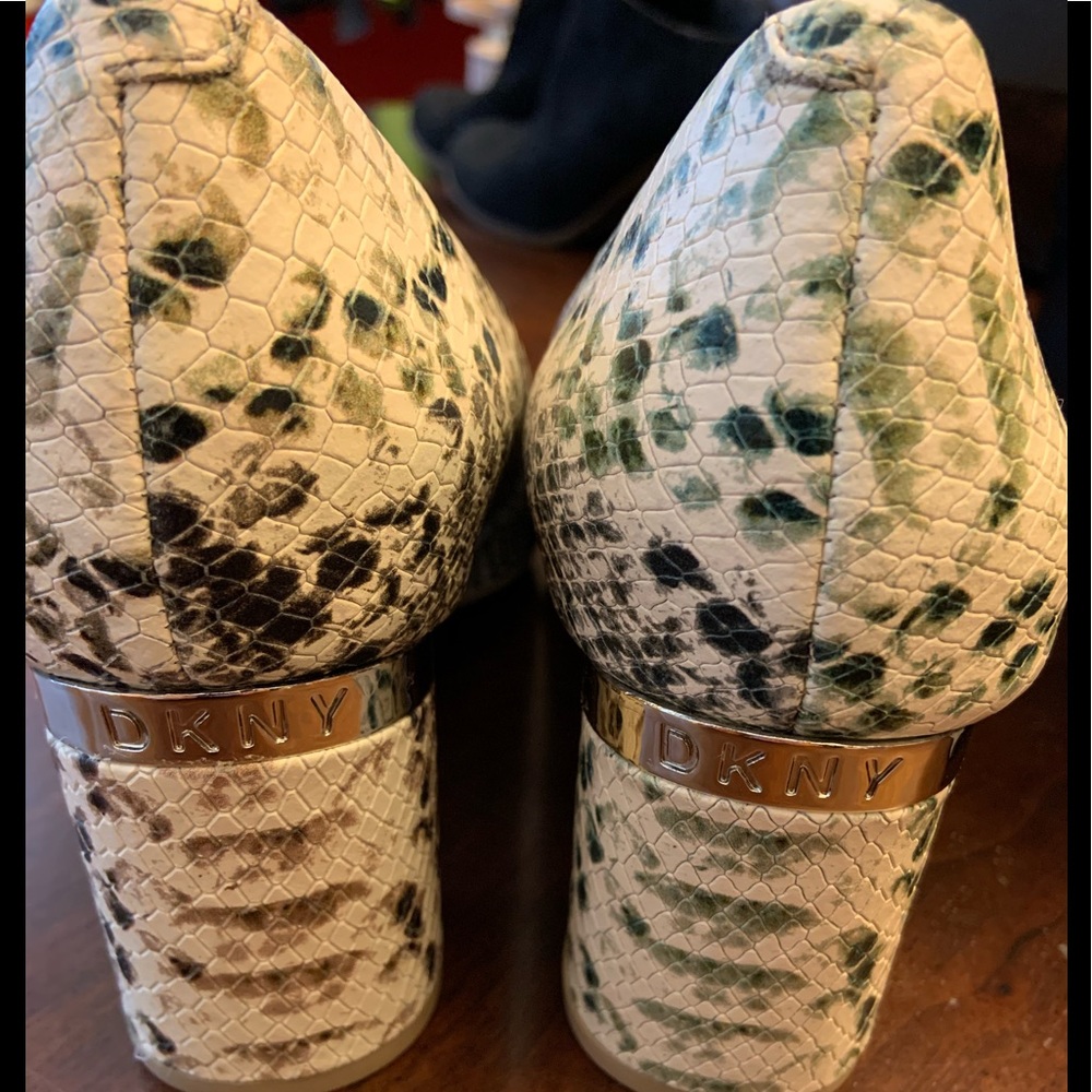 Dkny leather snakeskin pumps! Low 1.5 inch heel
